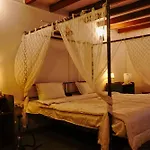 Lakeside Serenity Retreat